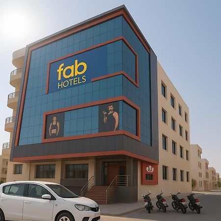Fabhotel The Golf Inn Noida Esterno foto