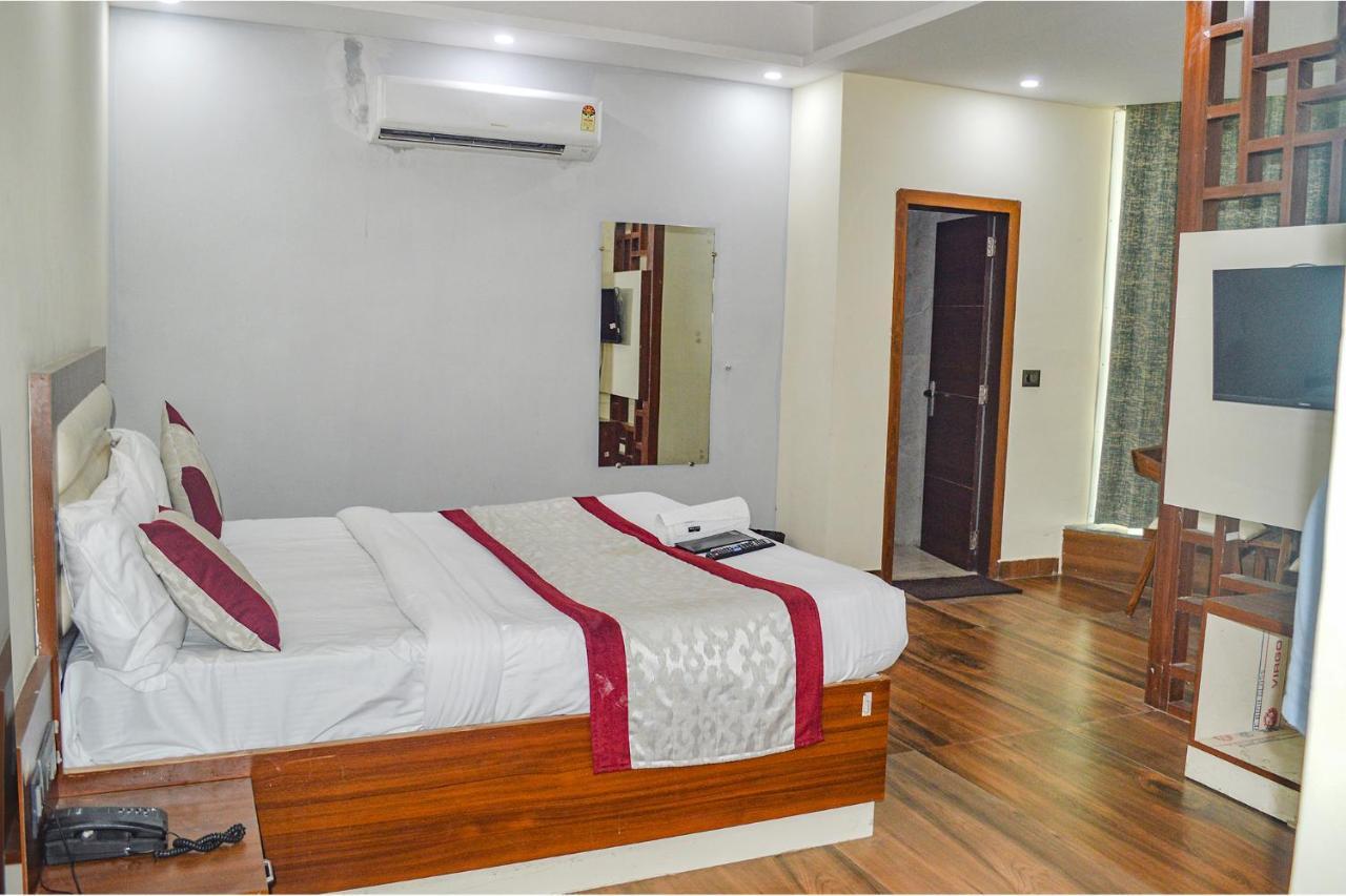 Fabhotel The Golf Inn Noida Esterno foto