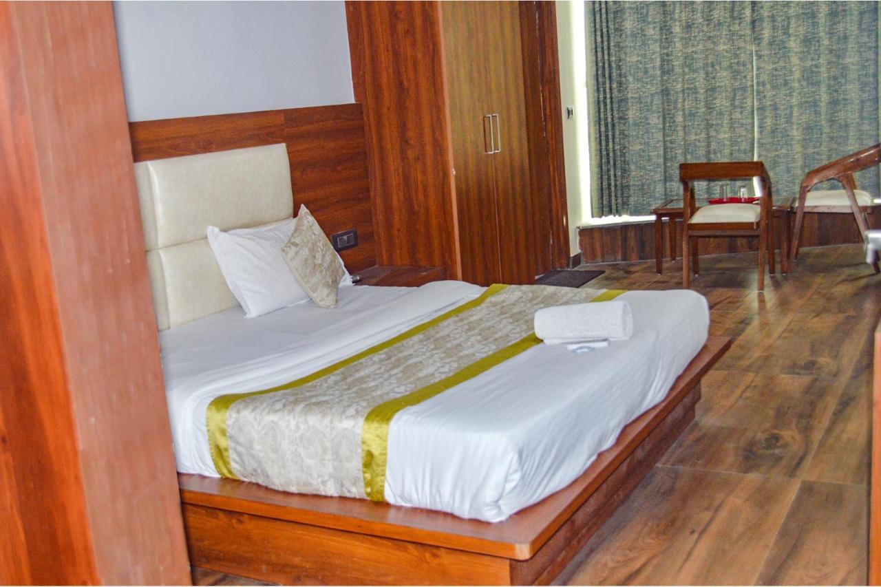 Fabhotel The Golf Inn Noida Esterno foto