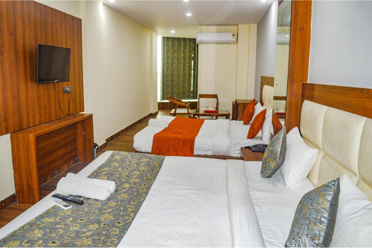 Fabhotel The Golf Inn Noida Esterno foto