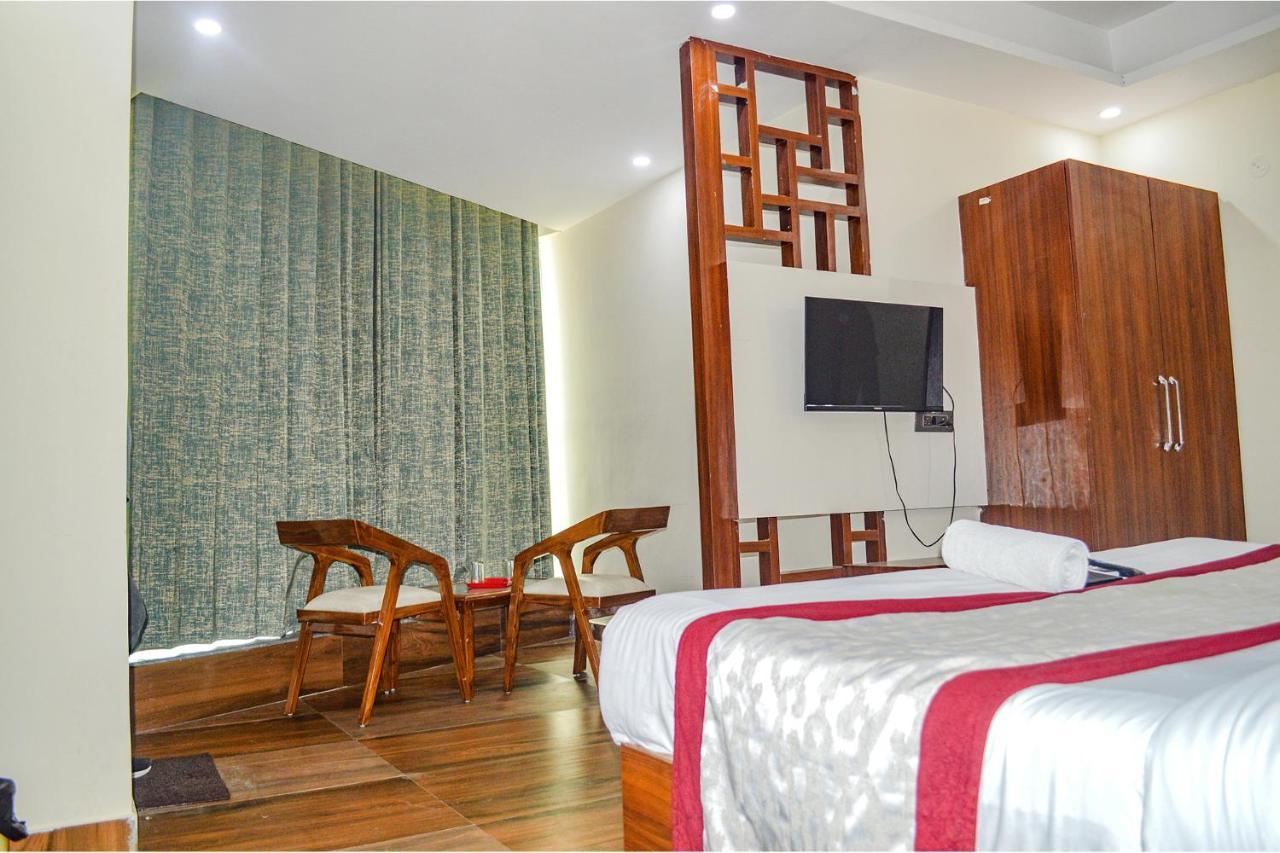 Fabhotel The Golf Inn Noida Esterno foto