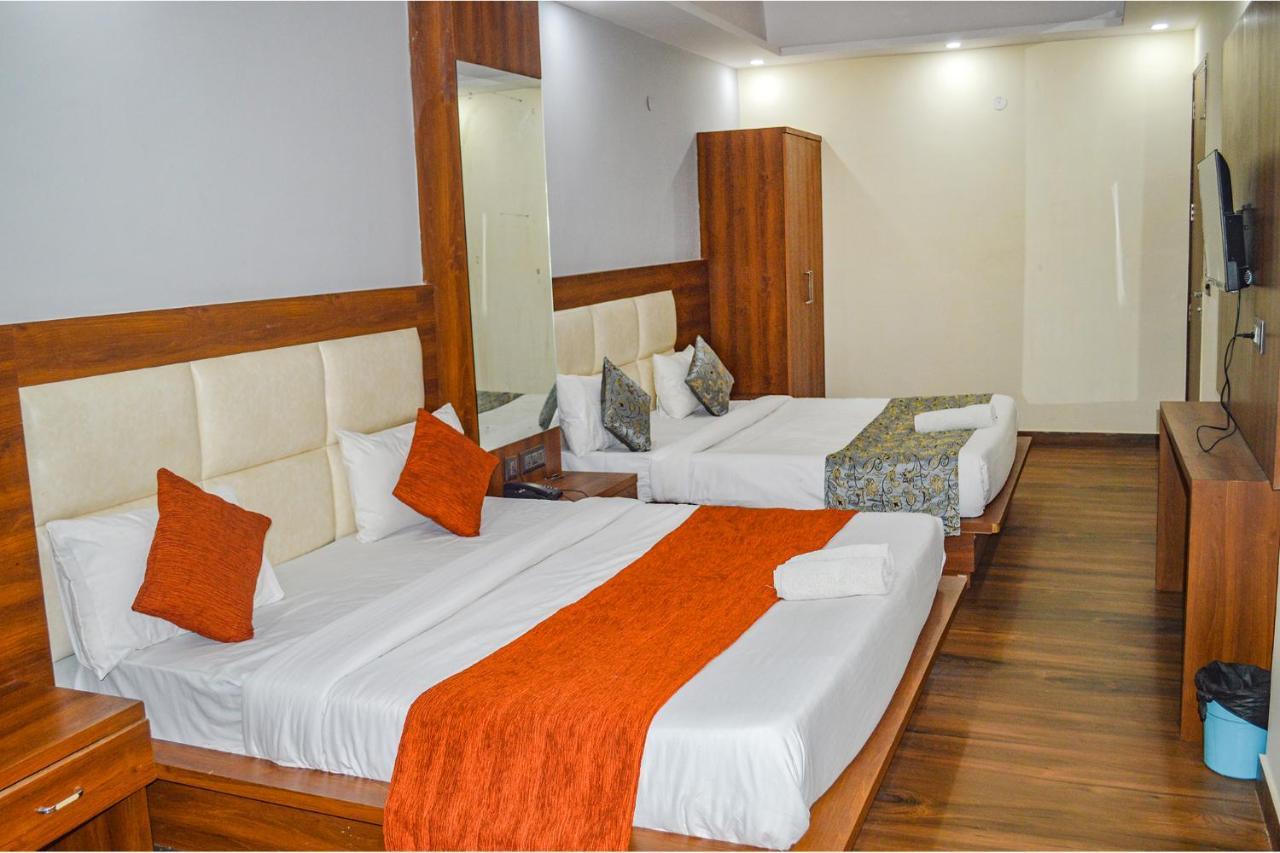 Fabhotel The Golf Inn Noida Esterno foto