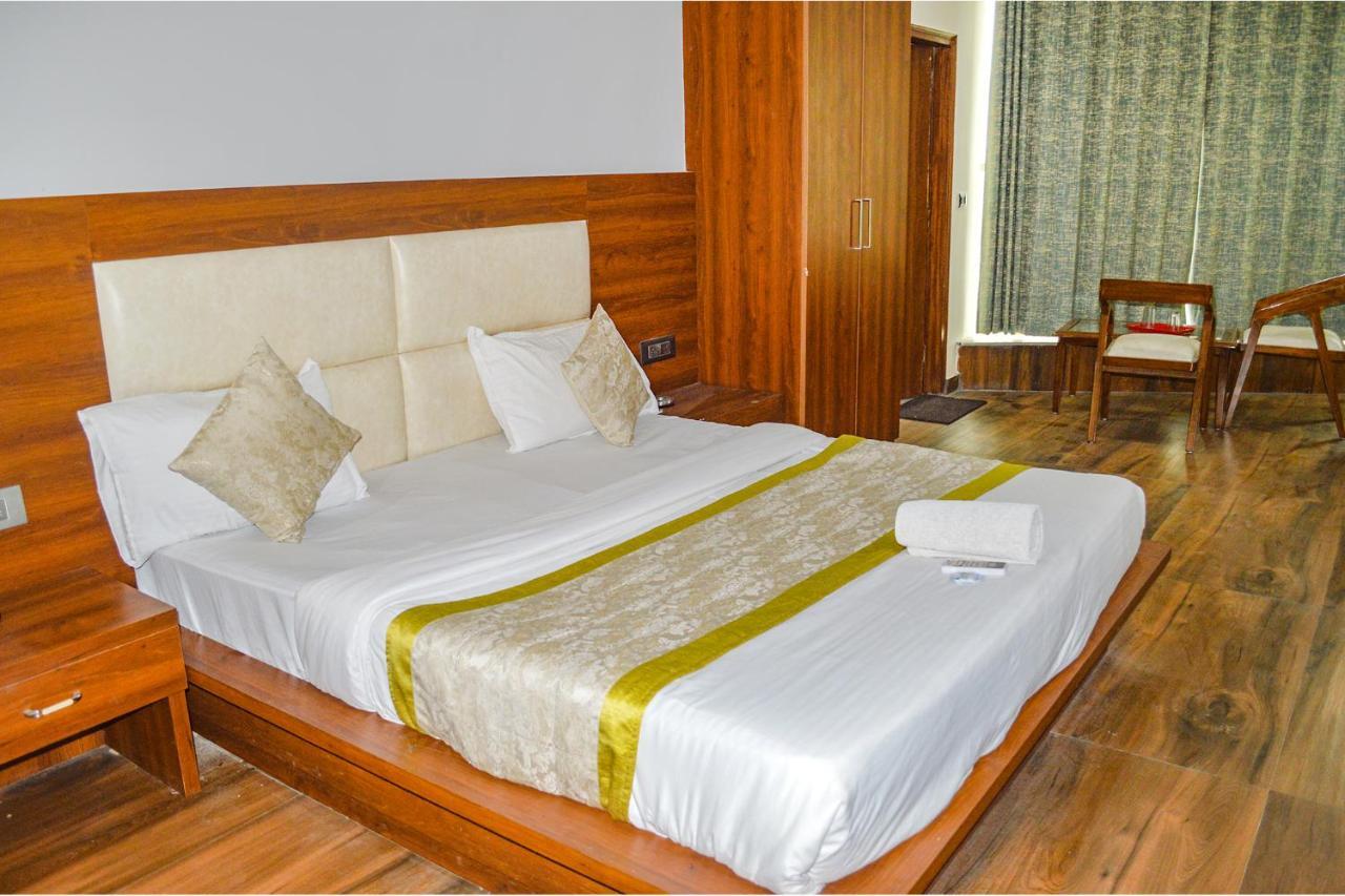 Fabhotel The Golf Inn Noida Esterno foto