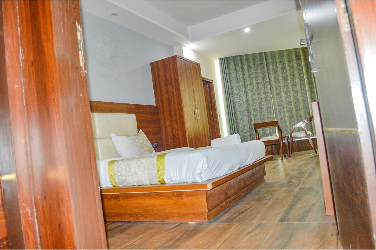 Fabhotel The Golf Inn Noida Esterno foto