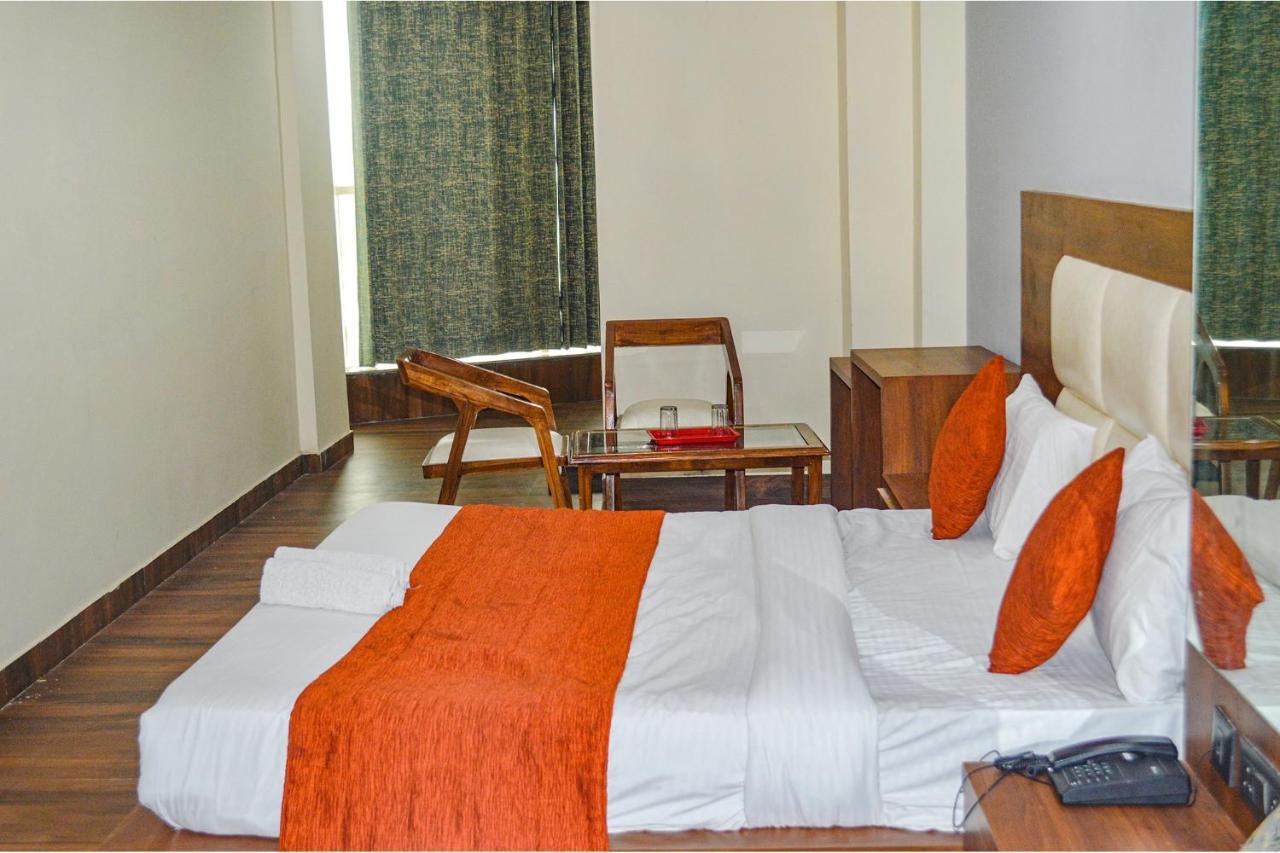 Fabhotel The Golf Inn Noida Esterno foto